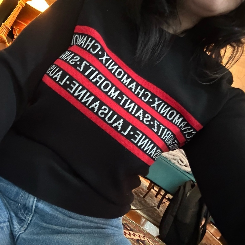 Simons Contemporaine Chamonix Saint-Moritz Lausanne Graphic Sweater Black & Red